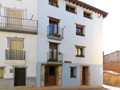 Casa Rural Chaparrete en Deza: Historia en la Plaza Mayor de Soria en Deza, Soria