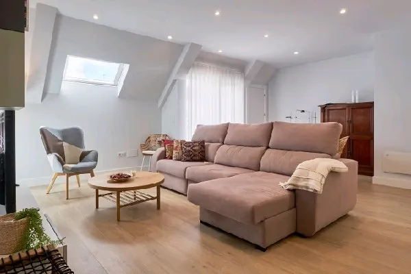 Apartamento Edificio RVM: Confort Moderno a un Paso del Centro de León en León, León