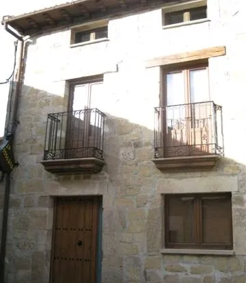 Casa Rural La Botería: Tradición y Dinosaurios en Salas de los Infantes en Salas de Los Infantes, Burgos