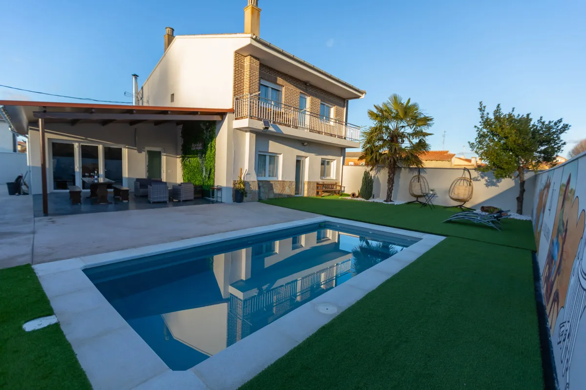 Chalet La Villarina: Relax y Naturaleza junto al Río Tera