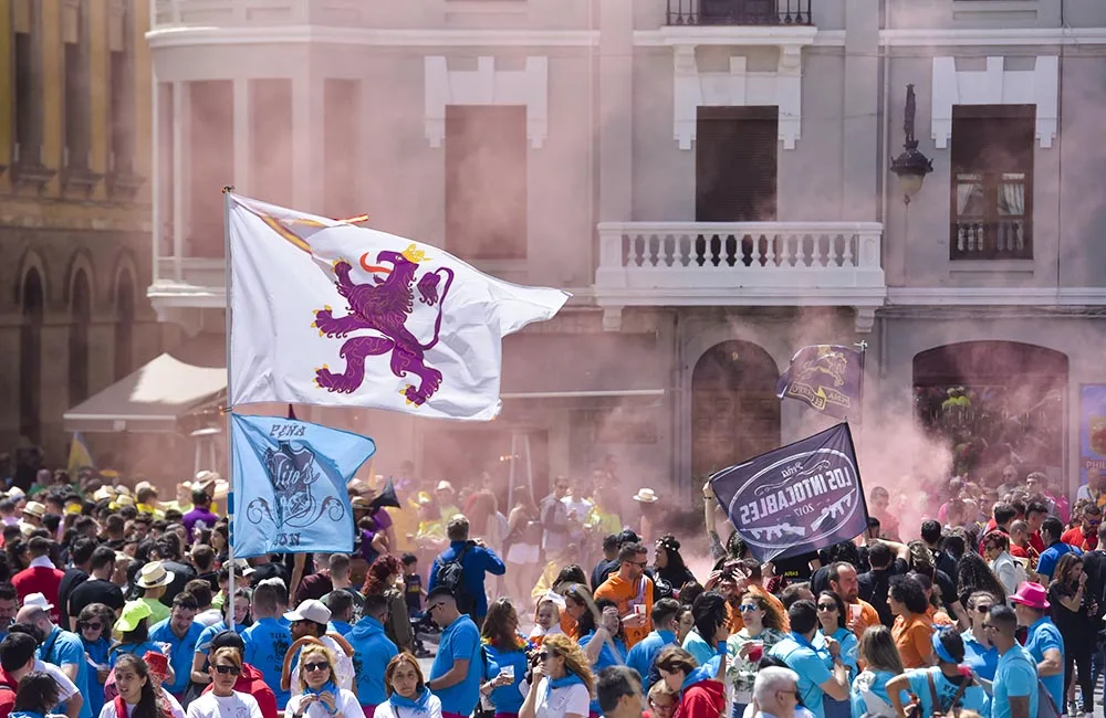 Foto 1 de Fiestas de San Juan y San Pedro León 2026