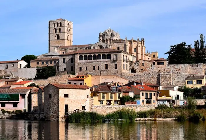 Puente de Mayo en Zamora: Tesoros del Duero y Románico